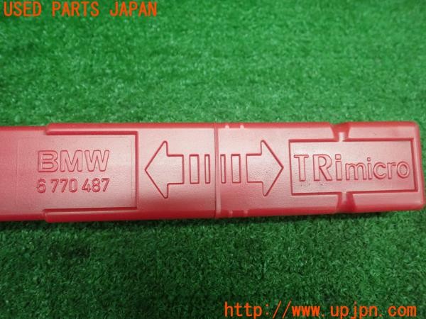 3UPJ=9236800643]BMW 218i アクティブツアラー Mスポーツ(62BX15 U06)純正 6770487 三角表示板 停止表示板 中古_5