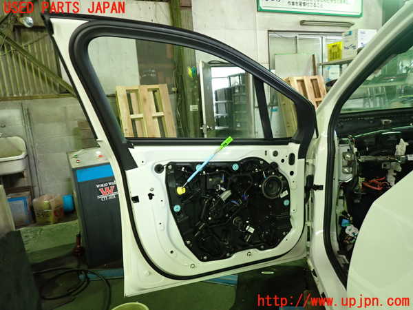 1UPJ-9236801260]BMW 218i アクティブツアラー U06(62BX15)左前ドア FUYAO M5385 中古_5