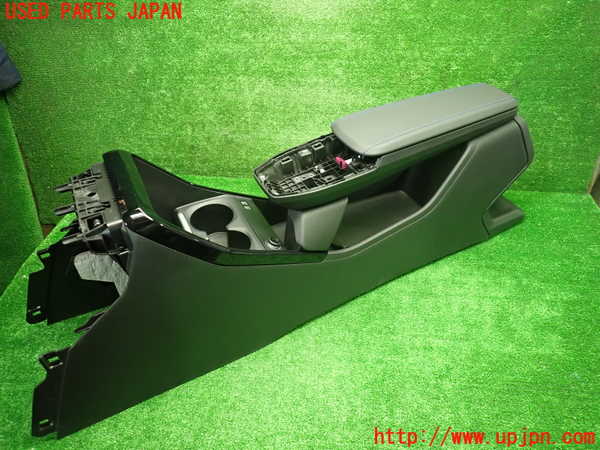 1UPJ-9236807540]BMW 218i アクティブツアラー U06(62BX15)センターコンソール 中古_2