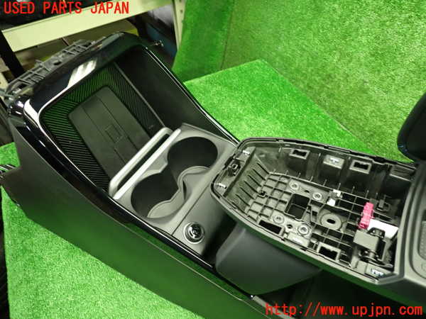 1UPJ-9236807540]BMW 218i アクティブツアラー U06(62BX15)センターコンソール 中古_3