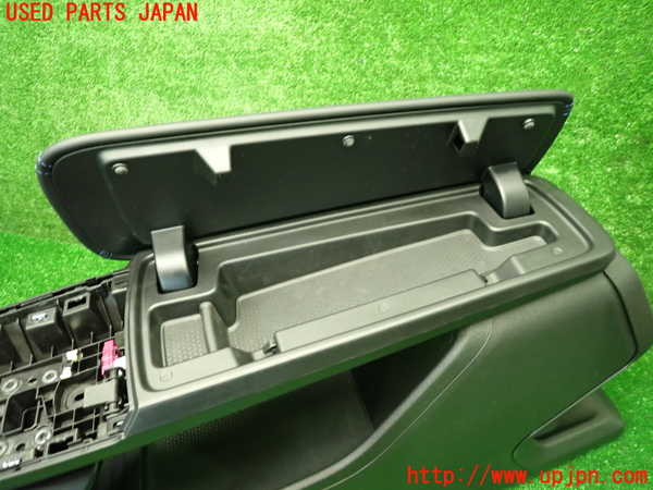 1UPJ-9236807540]BMW 218i アクティブツアラー U06(62BX15)センターコンソール 中古_4
