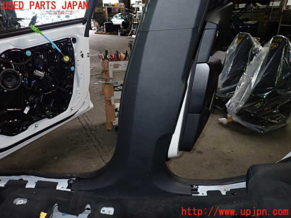 1UPJ-9236807665]BMW 218i アクティブツアラー U06(62BX15)右センターピラートリム 中古_3