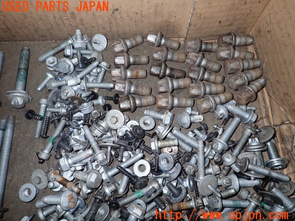 3UPJ=9236810720]ベンツ AMG CLA45 4MATIC(117352 C117)ネジ・ナット・ステー類 セット ジャンク_4