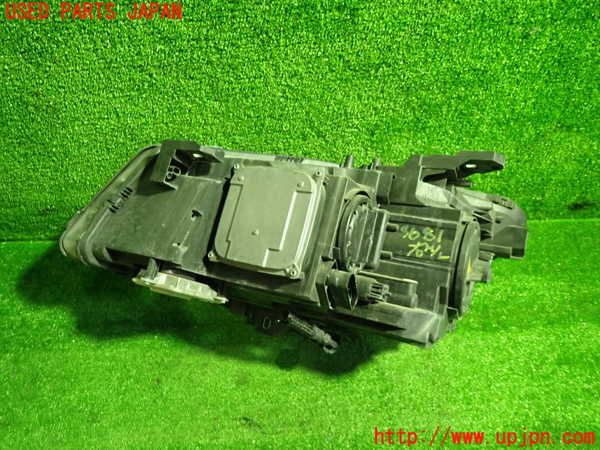 1UPJ-9236811130]ベンツ AMG CLA45 4MATIC(117352 C117)右ヘッドライト HID 中古_3