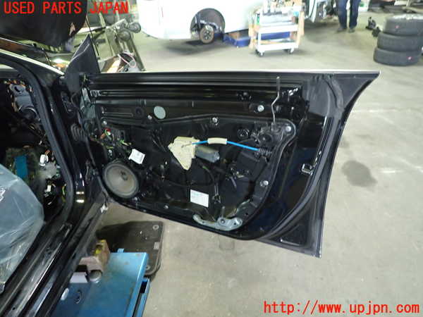 1UPJ-9236811230]ベンツ AMG CLA45 4MATIC(117352 C117)右前ドア AGC M62 中古_4