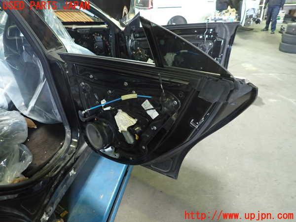 1UPJ-9236811290]ベンツ AMG CLA45 4MATIC(117352 C117)右後ドア AGC M62 中古_4