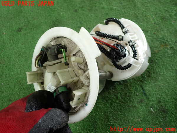 1UPJ-9236812510]ベンツ AMG CLA45 4MATIC(117352 C117)燃料ポンプ 中古_3