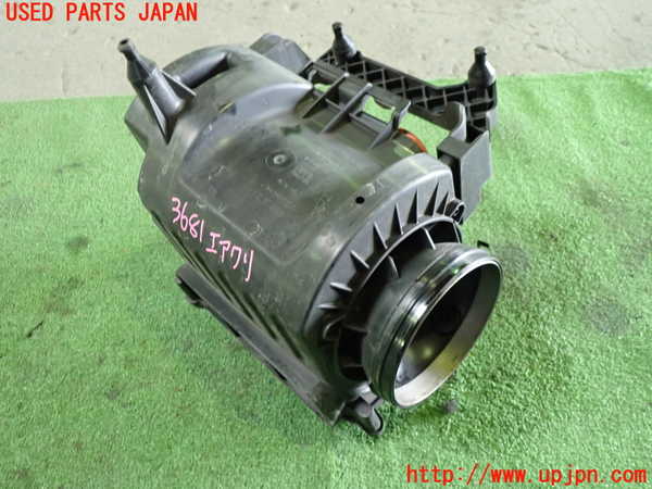 1UPJ-9236812560]ベンツ AMG CLA45 4MATIC(117352 C117)エアクリーナーボックス 中古_4