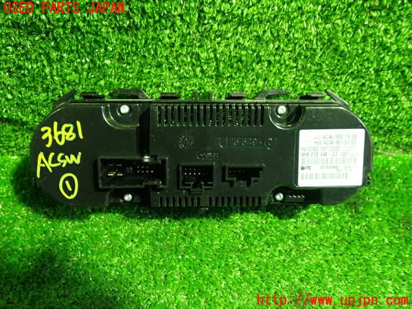 1UPJ-9236816066]ベンツ AMG CLA45 4MATIC(117352 C117)エアコンスイッチ1 中古_3