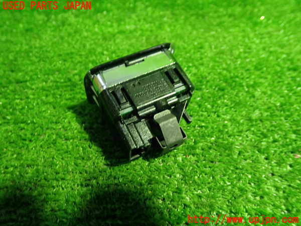 1UPJ-9236816308]ベンツ AMG CLA45 4MATIC(117352 C117)スイッチ3 (トランク) 中古_2