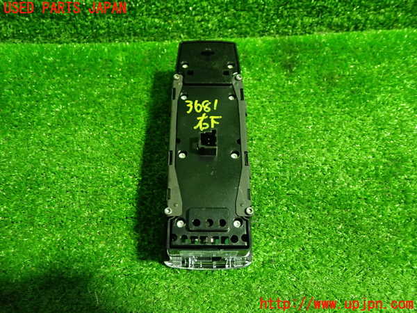 1UPJ-9236816240]ベンツ AMG CLA45 4MATIC(117352 C117)右前パワーウィンドウスイッチ 中古_3