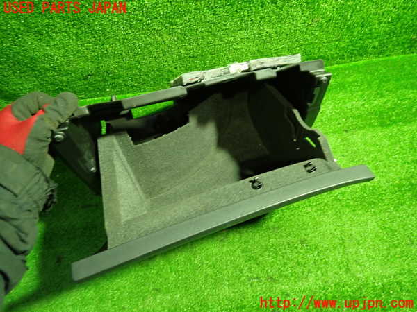 1UPJ-9236817516]ベンツ AMG CLA45 4MATIC(117352 C117)グローブボックス1 中古_2