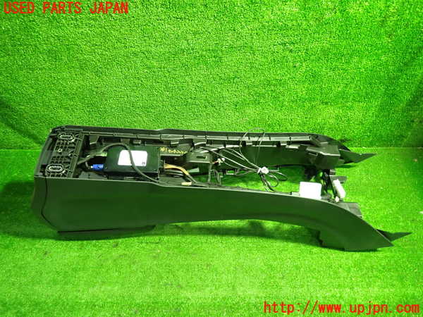 1UPJ-9236817540]ベンツ AMG CLA45 4MATIC(117352 C117)センターコンソール 中古_4