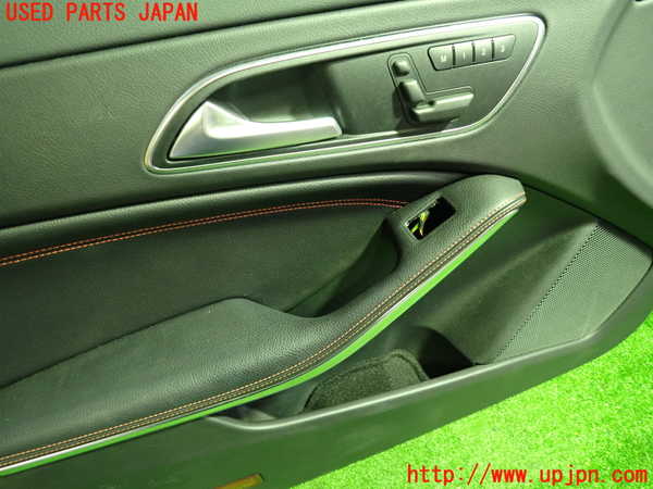 1UPJ-9236811264]ベンツ AMG CLA45 4MATIC(117352 C117)左前ドア内張り 中古_2