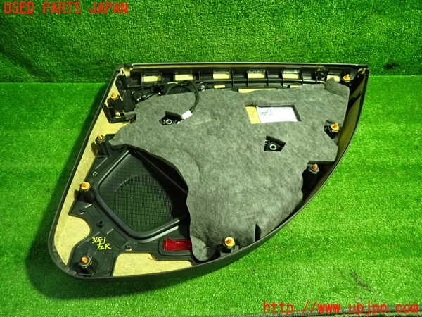 1UPJ-9236811324]ベンツ AMG CLA45 4MATIC(117352 C117)左後ドア内張り 中古_3