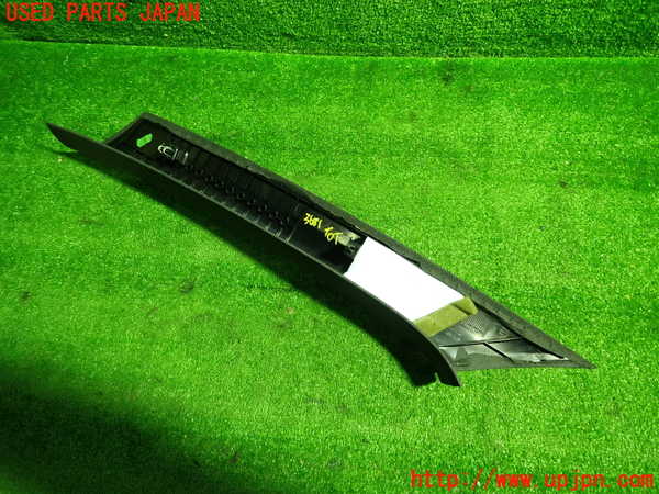 1UPJ-9236817655]ベンツ AMG CLA45 4MATIC(117352 C117)右フロントピラートリム 中古_3