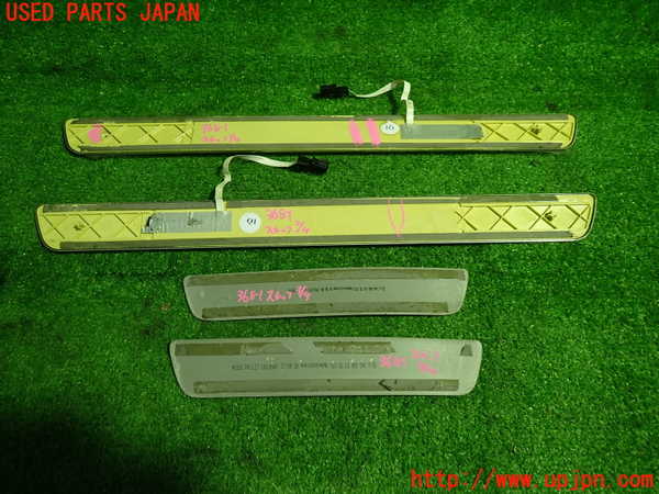 1UPJ-9236817740]ベンツ AMG CLA45 4MATIC(117352 C117)スカッフプレート 中古_2