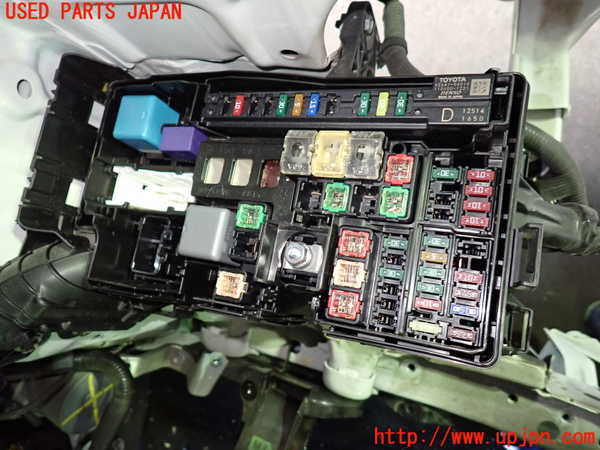 1UPJ-9236826743]アルファード(AGH30W)ヒューズボックス3(EGルーム内助手席側) 中古_2