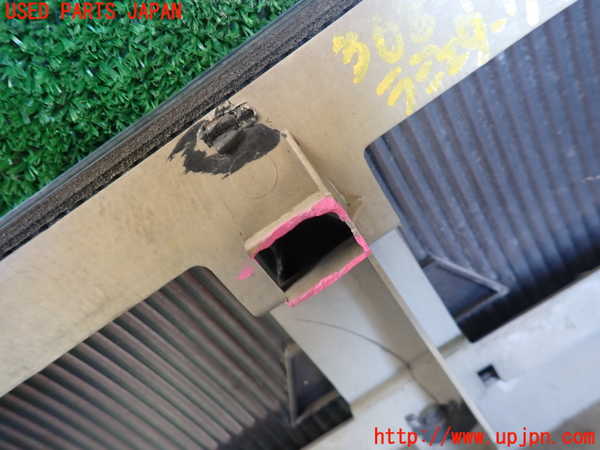 1UPJ-9236841050]デリカ スターワゴン(P25W)ラジエターグリル 中古_3