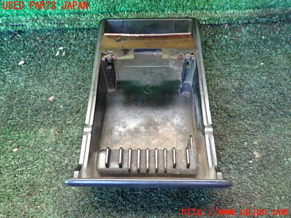 1UPJ-9236847821]デリカ スターワゴン(P25W)灰皿1 中古_2