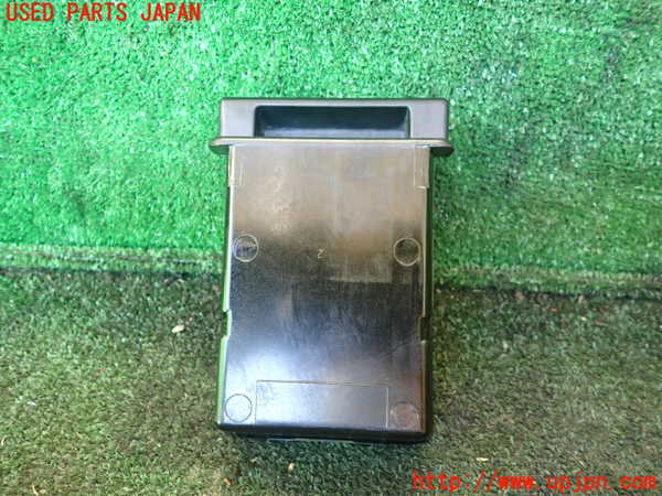 1UPJ-9236847821]デリカ スターワゴン(P25W)灰皿1 中古_3