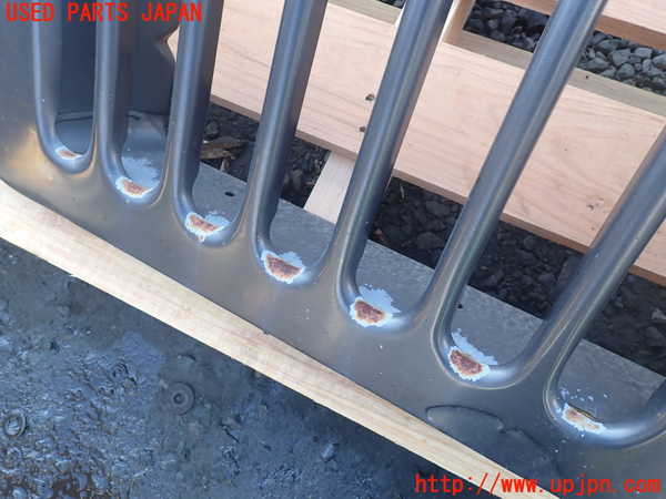 1UPJ-9236851050]三菱ジープ(J55)ラジエターグリル 中古_4