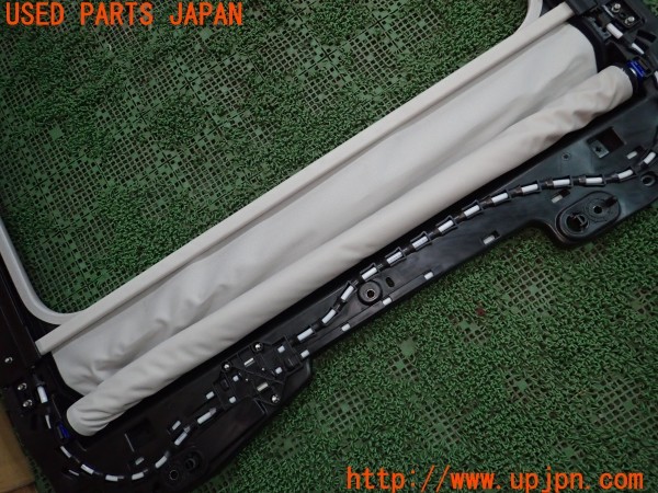 3UPJ=9236870062]シトロエン ベルランゴ シャイン XTR パック(K9CYH01)純正 パノラミックルーフ モジュトップ ルーフサンシェード 中古_2