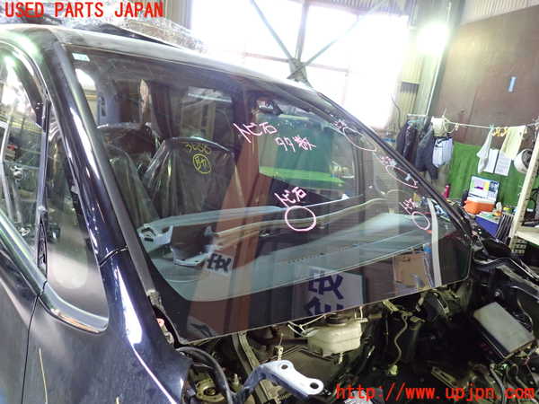 1UPJ-9236881195]ヴォクシー(ノア)(ZRR80W)フロントガラス 中古(43R-009459 M314I)_2