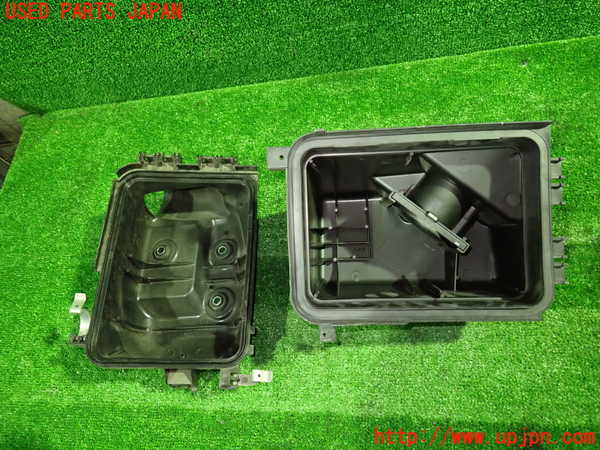 1UPJ-9236882560]ヴォクシー(ノア)(ZRR80W)エアクリーナーボックス 中古_3