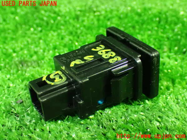 1UPJ-9236886310]ヴォクシー(ノア)(ZRR80W)スイッチ5 (アイドリングストップOFF) 中古_2