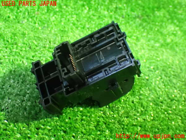 1UPJ-9236886245]ヴォクシー(ノア)(ZRR80W)左前パワーウィンドウスイッチ 中古_2