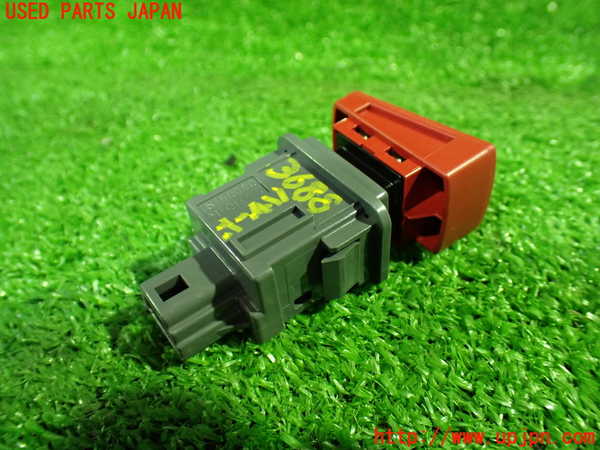 1UPJ-9236886290]ヴォクシー(ノア)(ZRR80W)ハザードスイッチ 中古_2