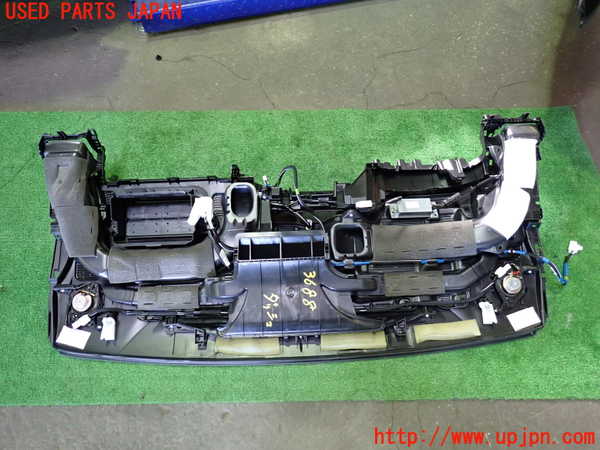 1UPJ-9236887505]ヴォクシー(ノア)(ZRR80W)ダッシュボード 中古_2