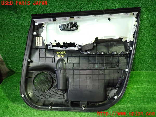 1UPJ-9236881264]ヴォクシー(ノア)(ZRR80W)左前ドア内張り 中古_4
