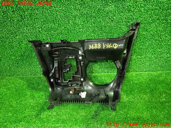 1UPJ-9236887691]ヴォクシー(ノア)(ZRR80W)内装トリム類1 中古_3