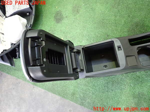 2UPJ-9236917540]ランエボ10(CZ4A)センターコンソール 中古_2