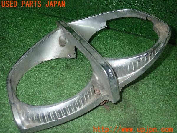 3UPJ=9236920012]グロリア スーパー6 タテグロ(PA30)前期 純正 ヘッドライトリム③ ヘッドライトガーニッシュ 希少 旧車 中古_3