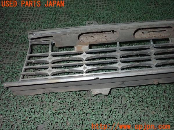 3UPJ=9236920014]グロリア スーパー6 タテグロ(PA30)前期 純正 フロントグリル② ラジエーターグリル 希少 ヴィンテージ 中古_4