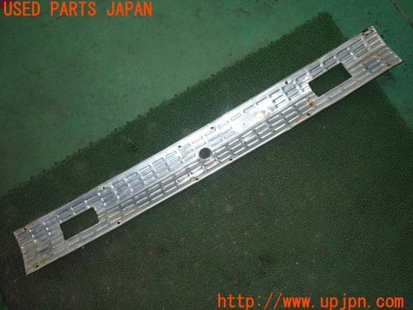 3UPJ=9236920015]グロリア スーパー6 タテグロ(PA30)前期 純正 リアガーニッシュ リアフィニッシャーパネル 希少 旧車 中古_2