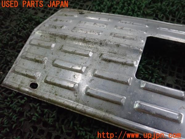 3UPJ=9236920015]グロリア スーパー6 タテグロ(PA30)前期 純正 リアガーニッシュ リアフィニッシャーパネル 希少 旧車 中古_3