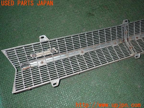 3UPJ=9236920047]グロリア スーパー6 タテグロ(PA30)前期 純正 フロントグリル ラジエーターグリル 希少 旧車 中古_4