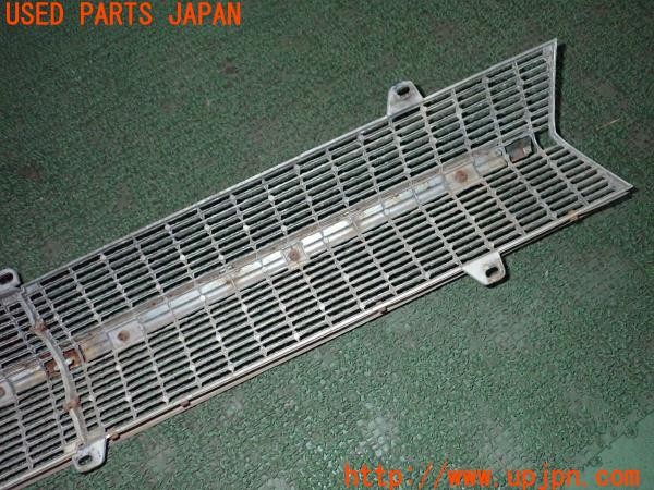 3UPJ=9236920047]グロリア スーパー6 タテグロ(PA30)前期 純正 フロントグリル ラジエーターグリル 希少 旧車 中古_5