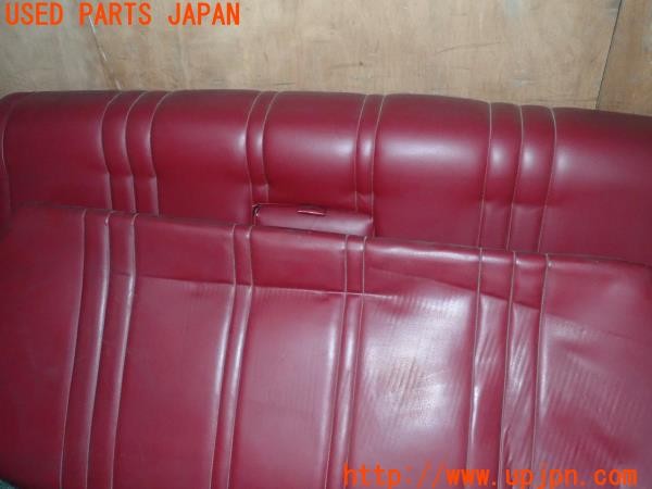 3UPJ=9236920600]グロリア スーパー6 タテグロ(PA30)前期 純正 張替品 リアシート アームレスト付き 赤色 希少 旧車 中古_4