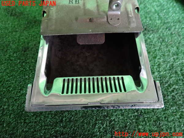 2UPJ-9236927821]グロリア タテグロ(PA30)灰皿1 中古_4