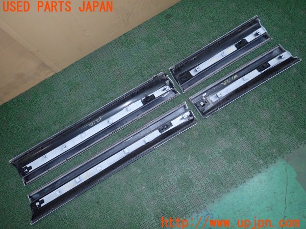 3UPJ=9236930012]アウトランダー PHEV P(GN0W)純正 ドアガーニッシュ サイドガーニッシュ ドアパネル RALLIARTガーニッシュ付き 中古_4