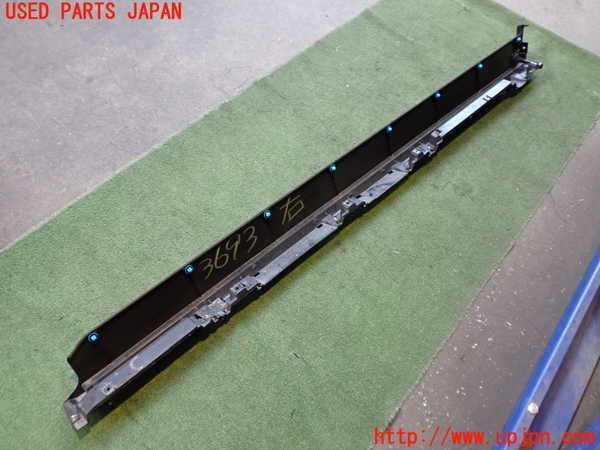 2UPJ-9236931390]アウトランダーPHEV(GN0W)右サイドステップ 中古_4
