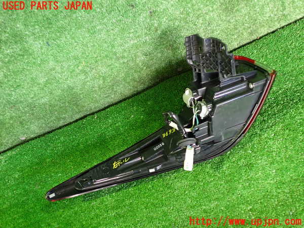 2UPJ-9236931530]アウトランダーPHEV(GN0W)右テールランプ 中古_3