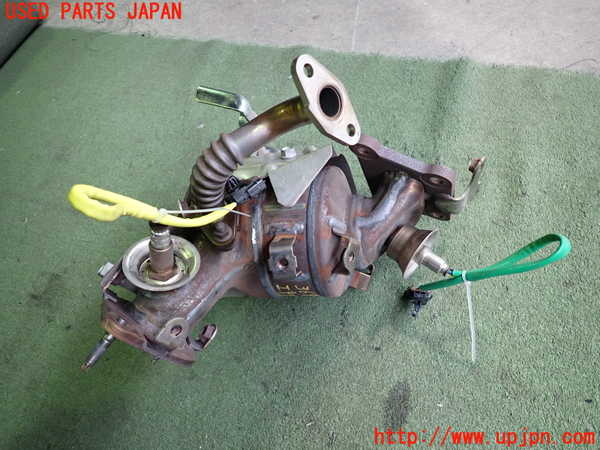 2UPJ-9236932041]アウトランダーPHEV(GN0W)エキマニ1 (触媒 マニバーター) 中古_2