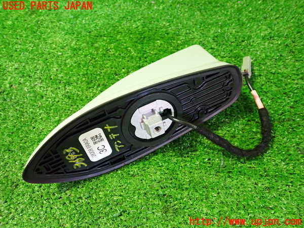 2UPJ-9236936550]アウトランダーPHEV(GN0W)アンテナ 中古_2