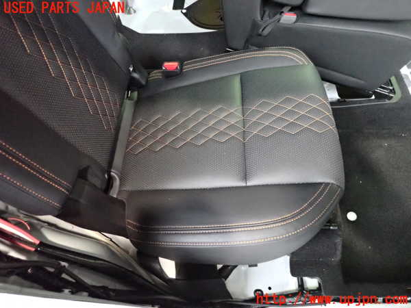 2UPJ-9236937145]アウトランダーPHEV(GN0W)右2列目シート 中古_2
